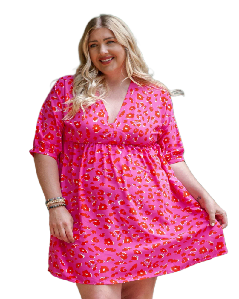 Front of a model wearing a size 2x Rose Plus Size 3/4 Sleeves V Neck Leopard Dress in Rose by Très Chic. | dia_product_style_image_id:320218